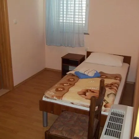 D & J Pansion ゲストハウス